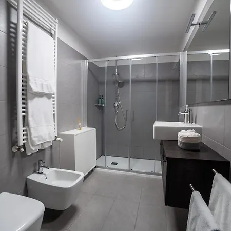 Апартаменты One-bedroom Unit G With Garden Милан