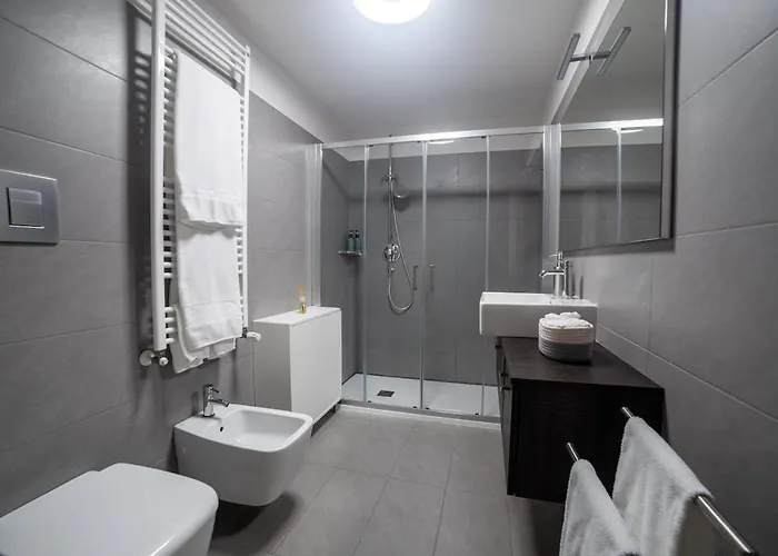 Апартаменты One-bedroom Unit G With Garden Милан